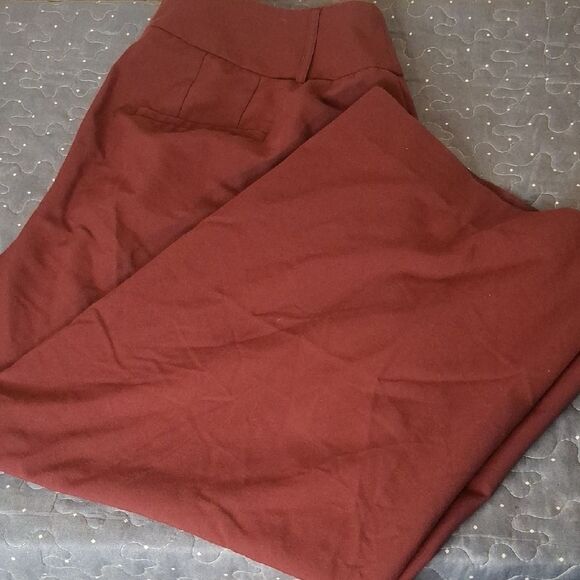 Lane Bryant Women's Cropped Pants in Burgundy - Picture 1 of 5